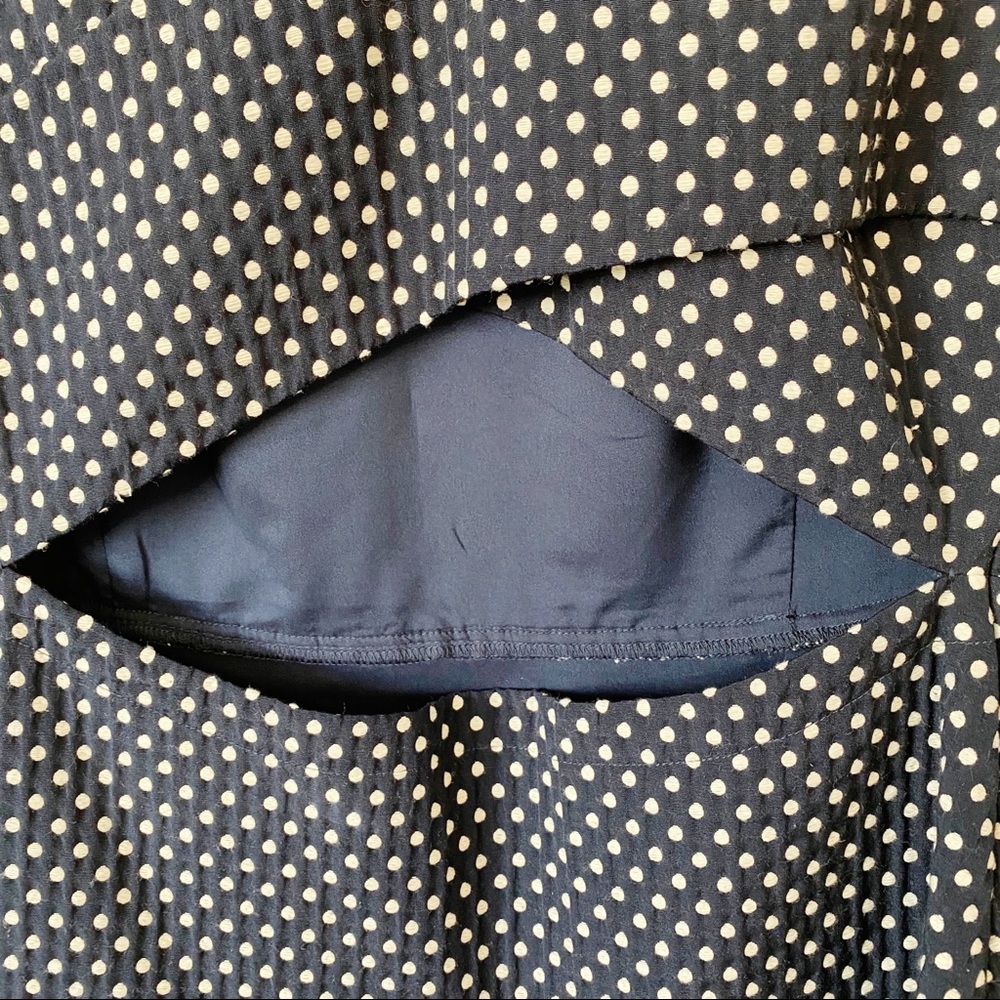 ❤️HP❤️ BANANA REPUBLIC navy dot peplum cutout top8 - Picture 5 of 8